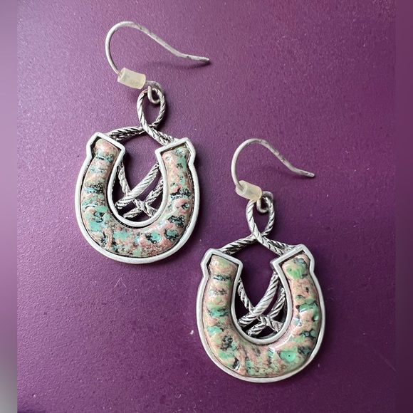 Horseshoe necklace and earring set - Picture 3 of 4